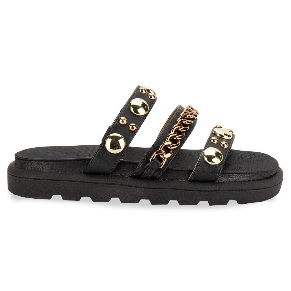 Rasteira feminina preta com tiras spike, vista frontal mostrando detalhes das tiras e sola tratorada